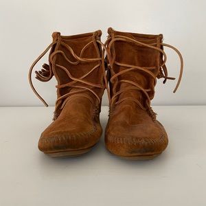 Minnetonka Women’s Tramper Boots